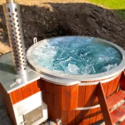 Nerezová koupací káď s jaccuzzi | realizace - dřevěný dekor | xspa.cz